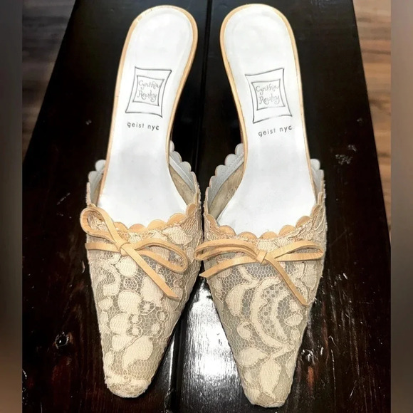 Cynthia Rowley Cream Lace Heels - Picture 2 of 5